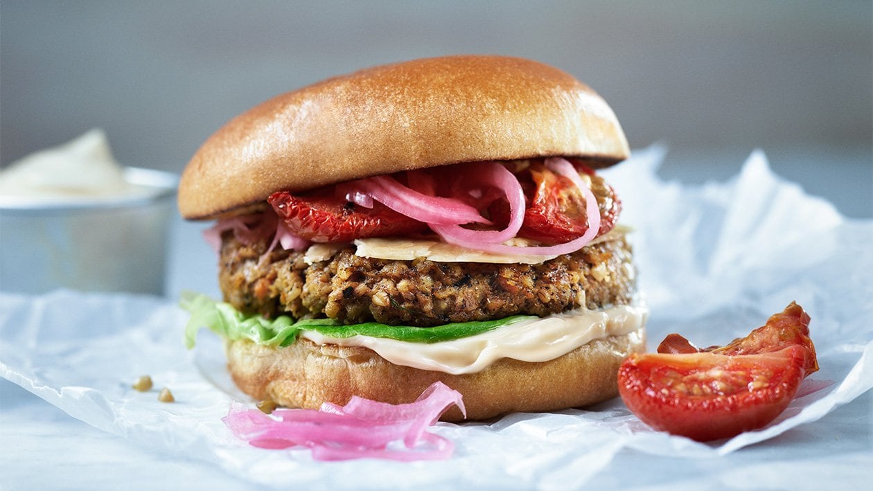 Vegetarhamburger fra Skandinavia med ristet gulrot og korngryn – - Oppskrift