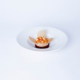 Sjokoladekake, karamellmousse og havtorn Sjokoladekake, karamellmousse og havtorn