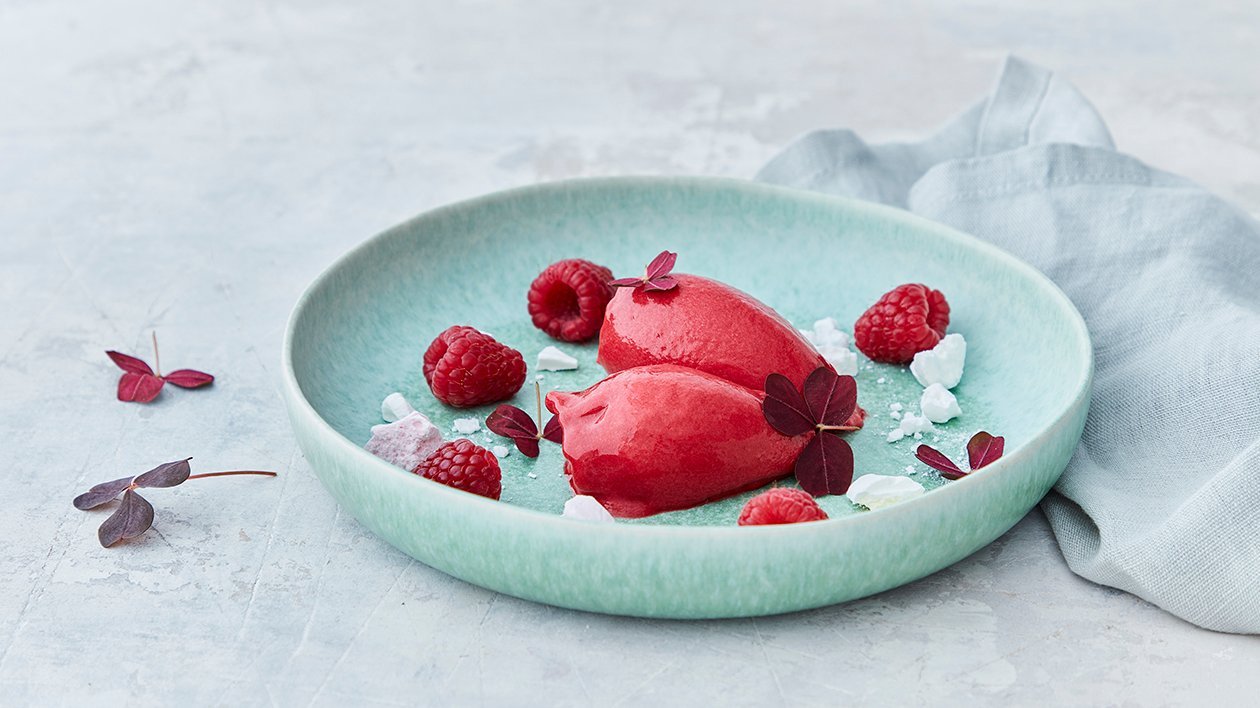Bringebær- og hyllebærsorbet – - Oppskrift Bringebær- og hyllebærsorbet – - Oppskrift