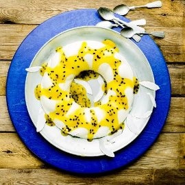 Coco & Maracujá - Kokospannacotta med pasjonsfrukt Coco & Maracujá - Kokospannacotta med pasjonsfrukt