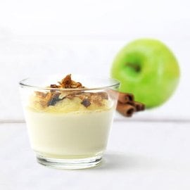 Eplepannacotta med ristet kanelmüsli Eplepannacotta med ristet kanelmüsli