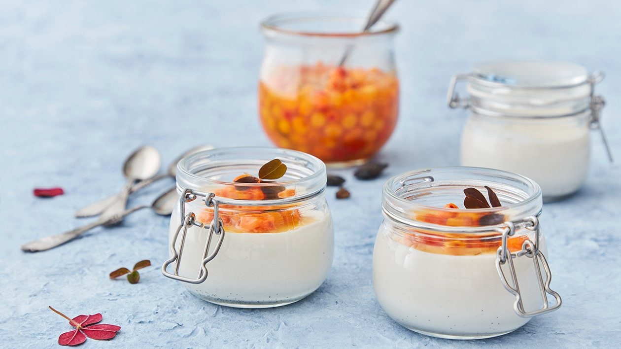 Panna cotta, tonkabønner og rårørte tindved – - Oppskrift