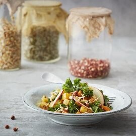 Bakt kålrot og søtpoteter med grønnkål, eple og spirer