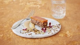 Frøbarer med mungbønner, karamellsaus og sitrus- og gulrotgelé Frøbarer med mungbønner, karamellsaus og sitrus- og gulrotgelé