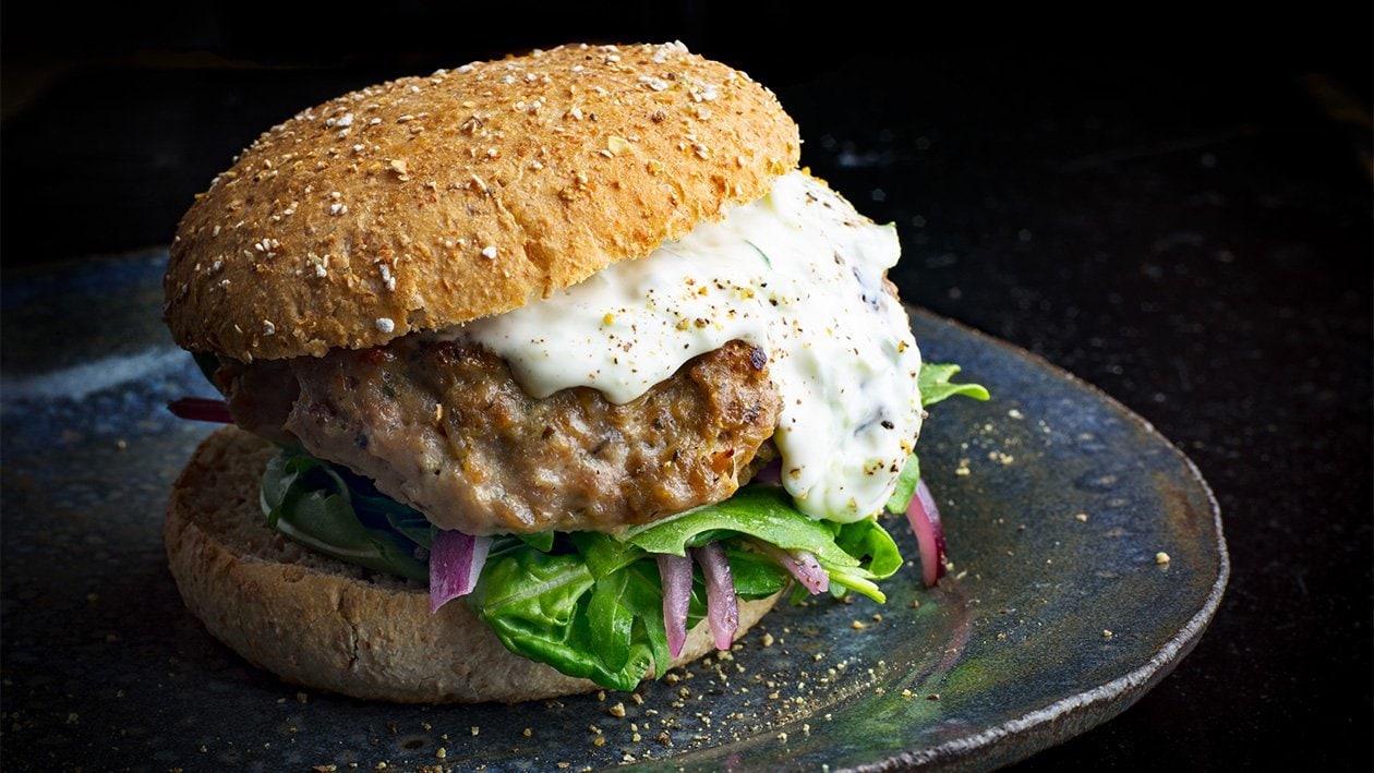 Lammeburger Bagdad med jajeek-majones – - Oppskrift