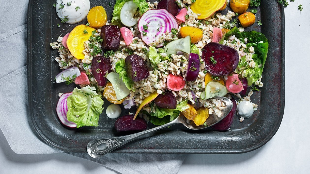 Mathavresalat med agurk- og reddikpickles 'og pepperrotdressing – - Oppskrift
