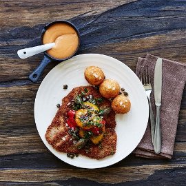 Schnitzel med paprikakrem og potetkuler Schnitzel med paprikakrem og potetkuler