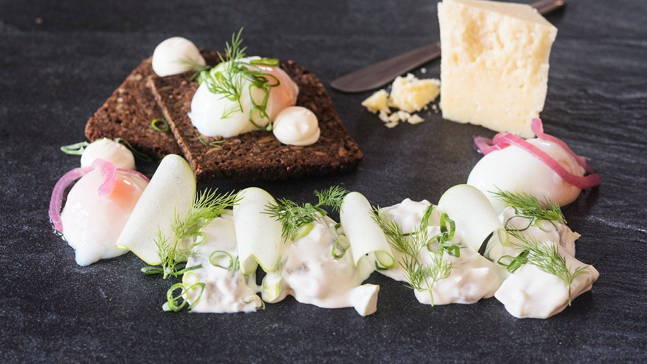 Sild med syrlige epler, vårløk og lime