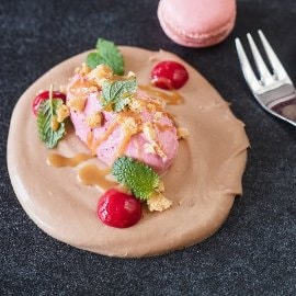 Solbærmousse og kaffekolasaus med sjokoladekrem