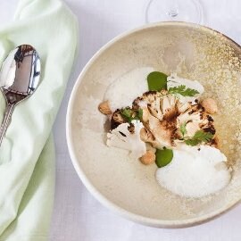 Varianter av blomkål med estragon og mandel