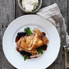 Bornholmske pannekaker med blåbærkrem Bornholmske pannekaker med blåbærkrem