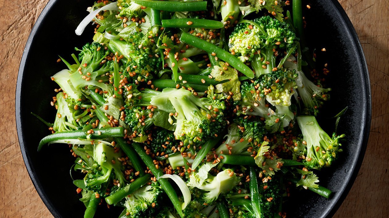 Brokkoli med sesamfrø, koriander og miso – - Oppskrift