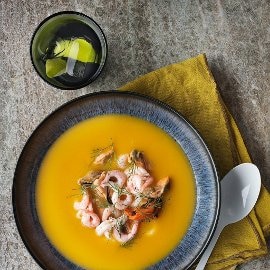 Gresskar- og gulrotsuppe med reker og blåskjell Gresskar- og gulrotsuppe med reker og blåskjell