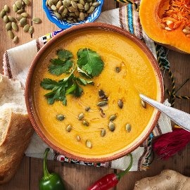 Gresskarsuppe med ingefær og chili Gresskarsuppe med ingefær og chili