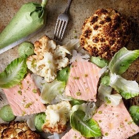 Kokt laks med dillmajones og ristet blomkål