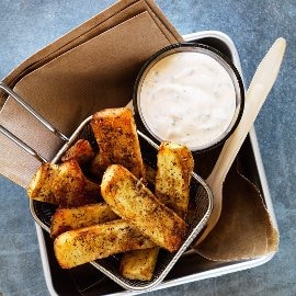 Store, sprø farmer-frites med Ranchdressing