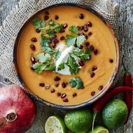 Søramerikansk søtpotetsuppe med lime Søramerikansk søtpotetsuppe med lime