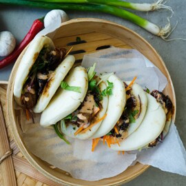 Steambuns med ribbe og hurtigsyltede grønnsaker Steambuns med ribbe og hurtigsyltede grønnsaker