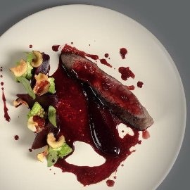 Reinsdyr med rødbete, kål og jordskokker Reinsdyr med rødbete, kål og jordskokker