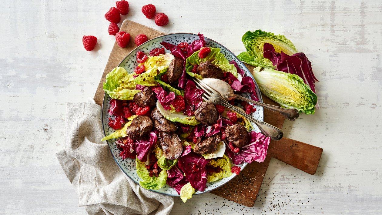 Salat med stekt kyllinglever & sesam – - Oppskrift