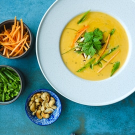 Thaisuppe med tilbehør Thaisuppe med tilbehør