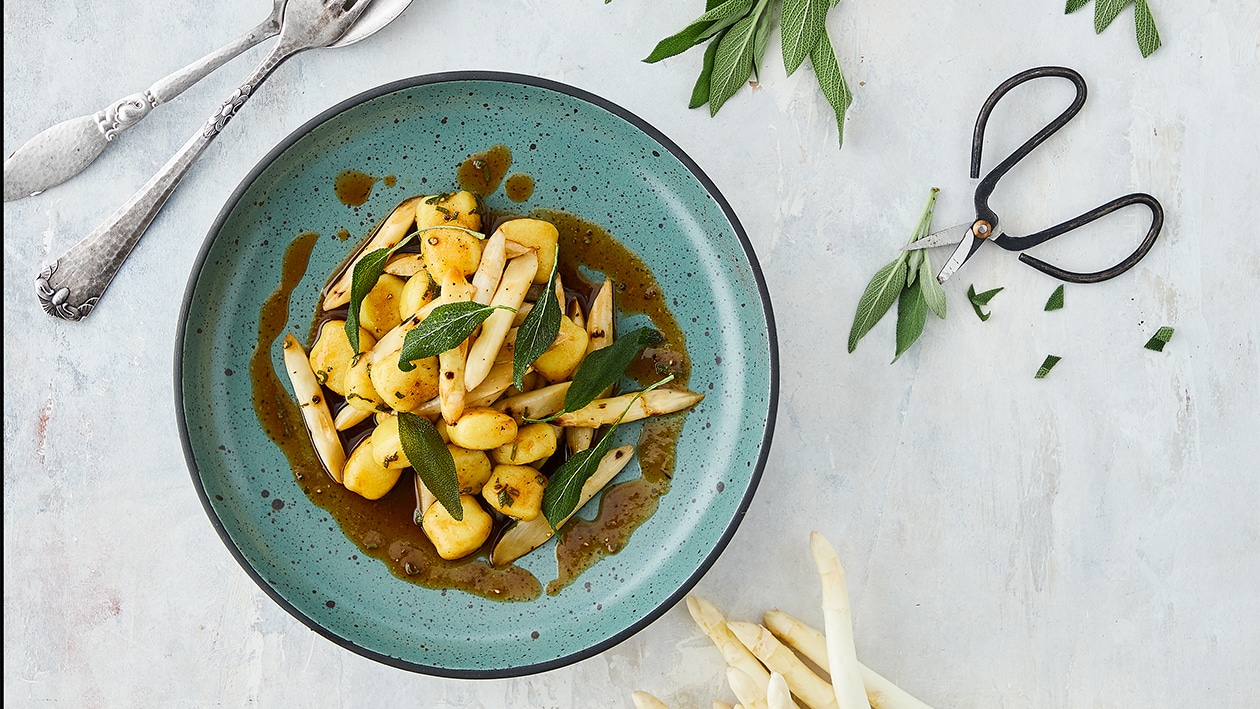 Gnocchi med grillet asparges og kylling – - Oppskrift