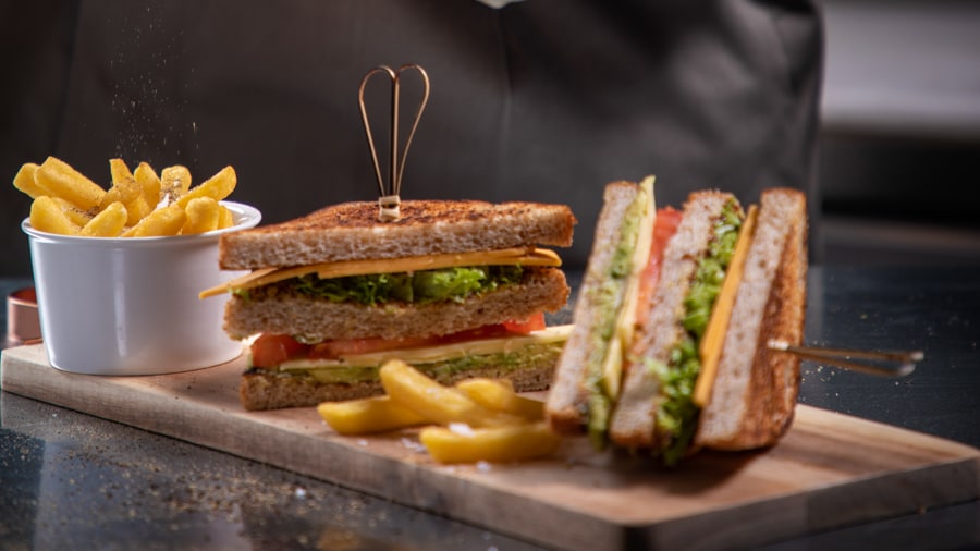 Plantebasert Avokado Club Sandwich – - Oppskrift