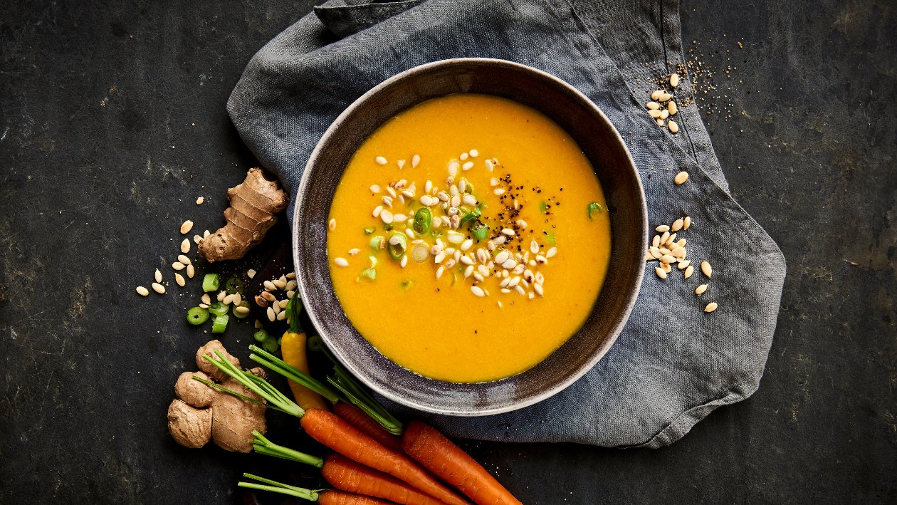 Gulrotsuppe med kaffir-limebladerog ingefær