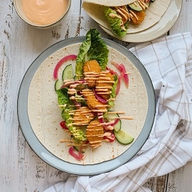 Wrap med NoChicken Nuggets og Sriracha majo Wrap med NoChicken Nuggets og Sriracha majo