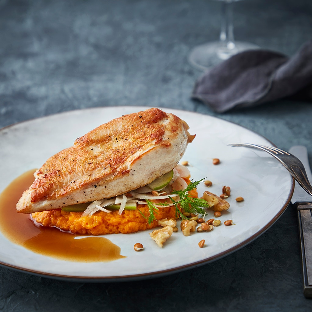 Eddiksjysaus til stekt kyllingbryst med eple, fennikel & gulrotpuré