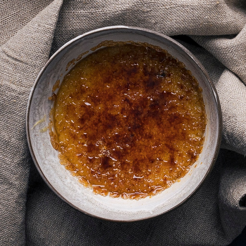Karamellisert crème brûlée med appelsin og kanel Karamellisert crème brûlée med appelsin og kanel