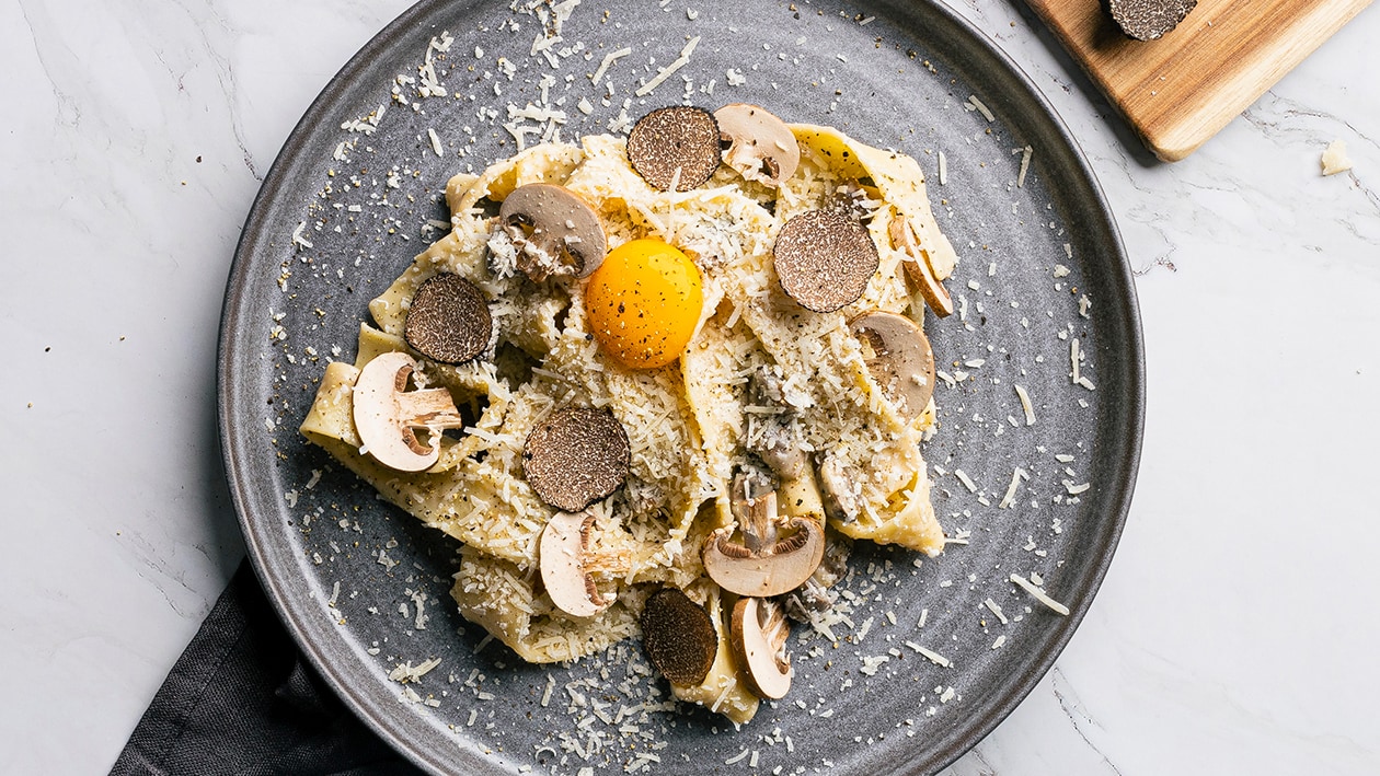 Trøffelpasta med sopp og økologiske egg