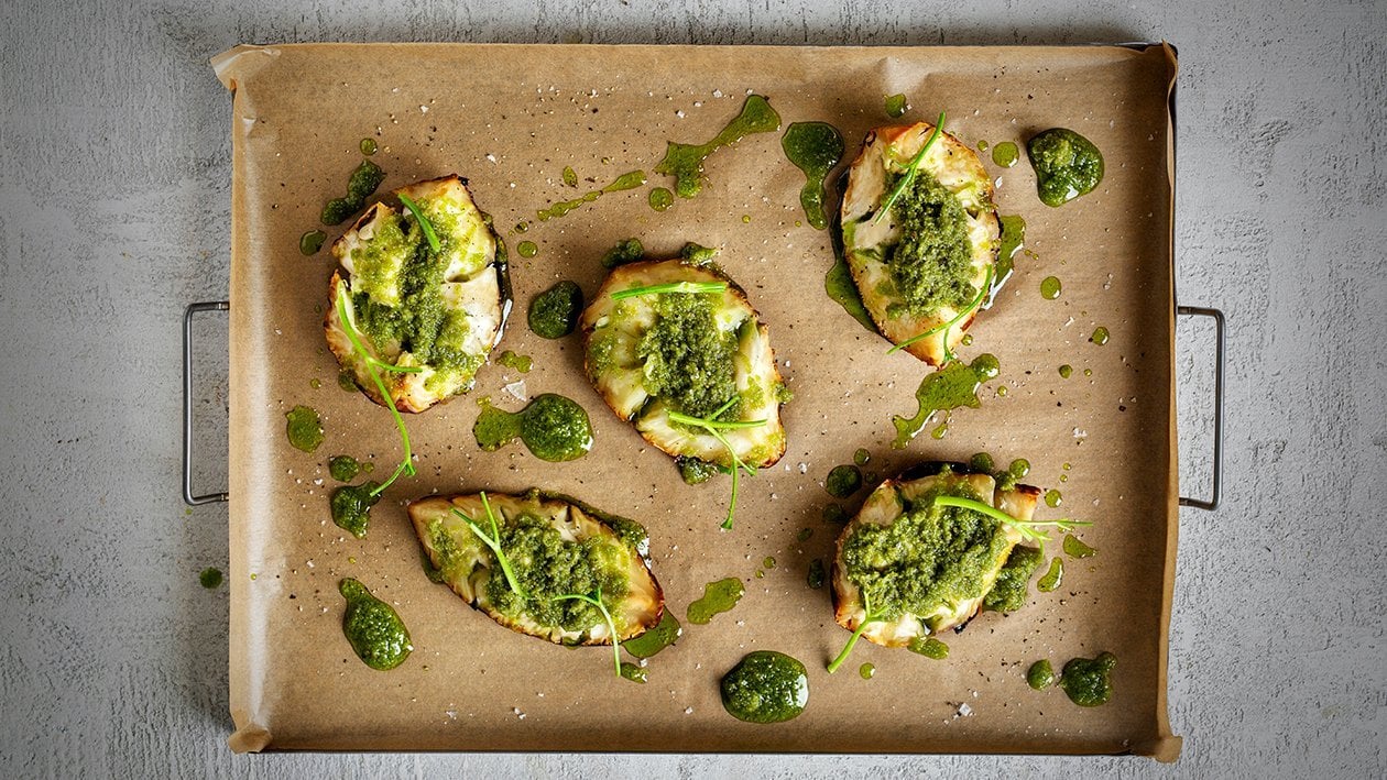 Helstekt knollselleri med stilk-pesto – - Oppskrift