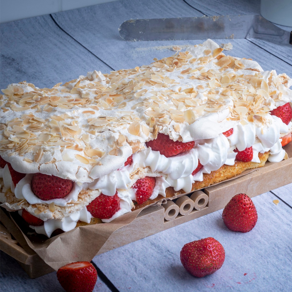 Britakake, jordbær og mousse Britakake, jordbær og mousse