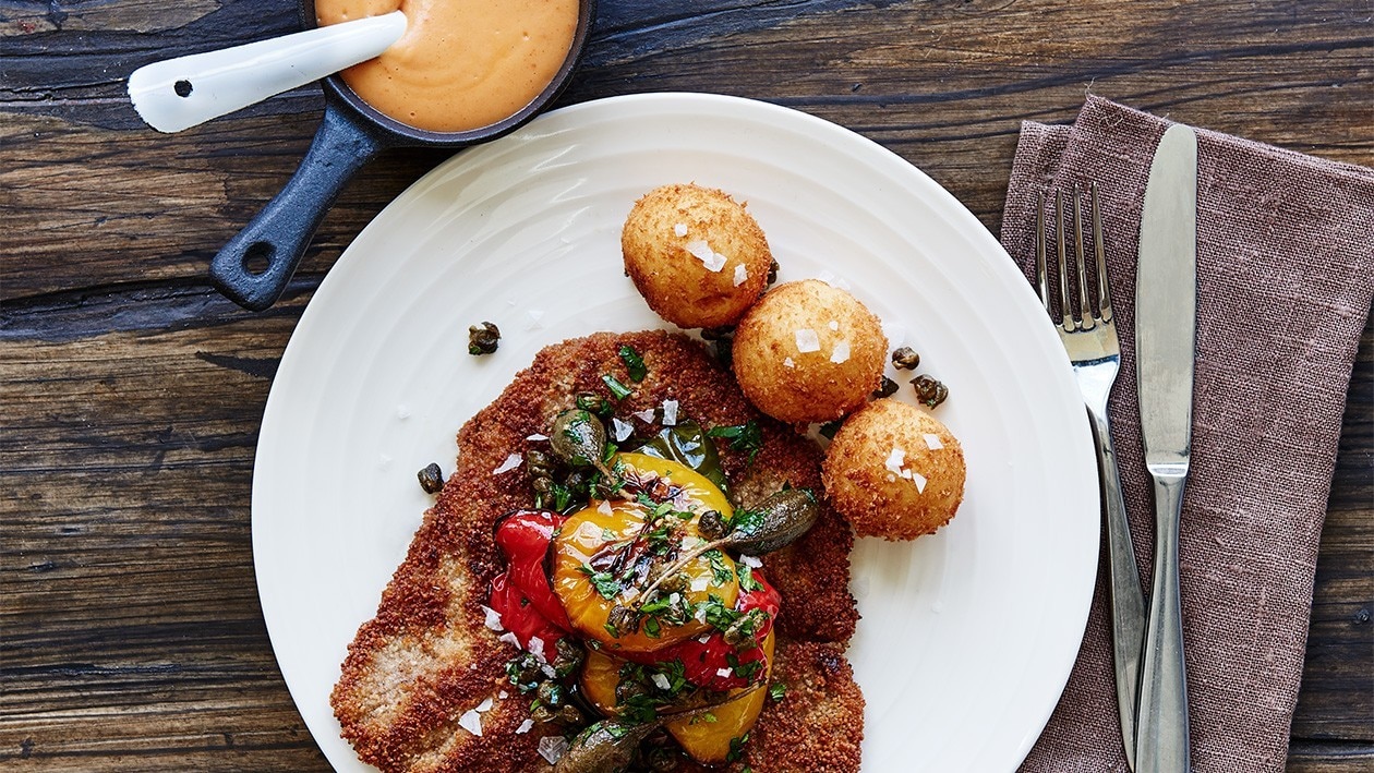 Schnitzel med paprikakrem og potetkuler