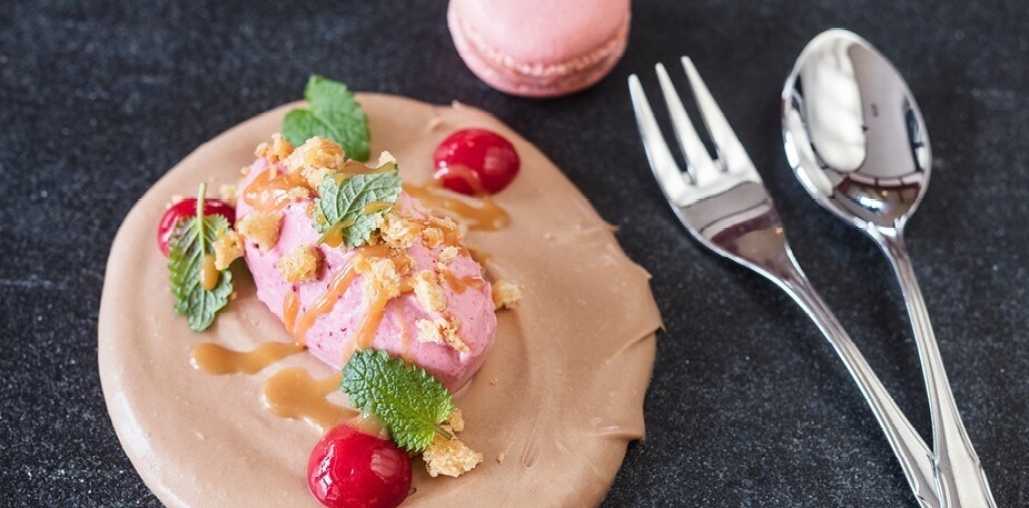 Svartvinbärsmousse och chokladkräm